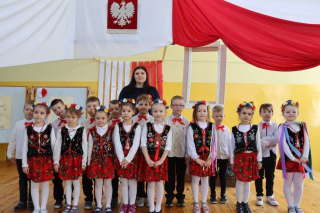 b_1024_768_0_00_images_2022_2023_Wydarzenia_3maja_343112513_1724270858023634_262655901629710757_n